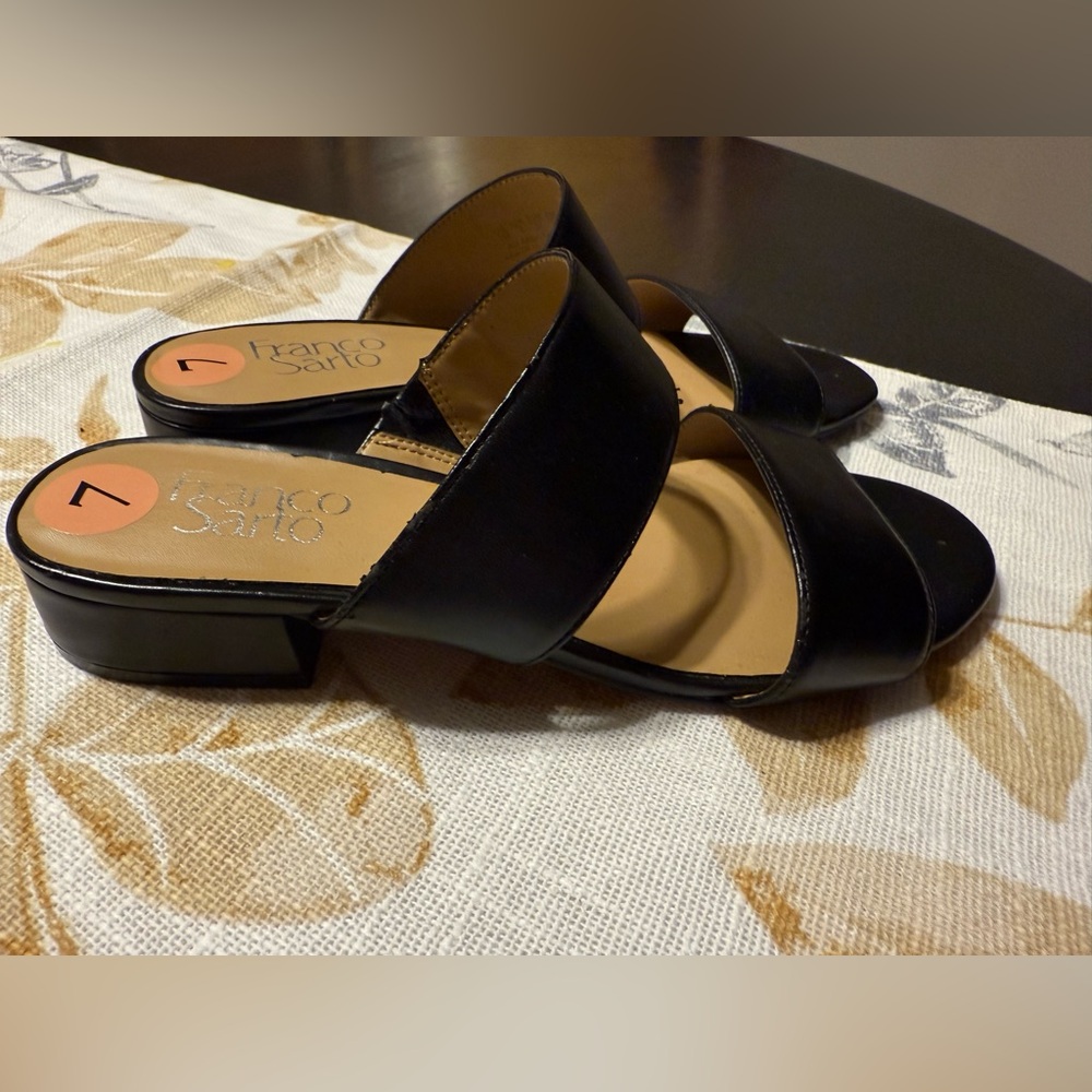 NWOT Franco Sarto sandals, black, size 7, 2 straps, 1-inch heel